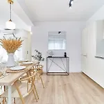 Apartamento & *